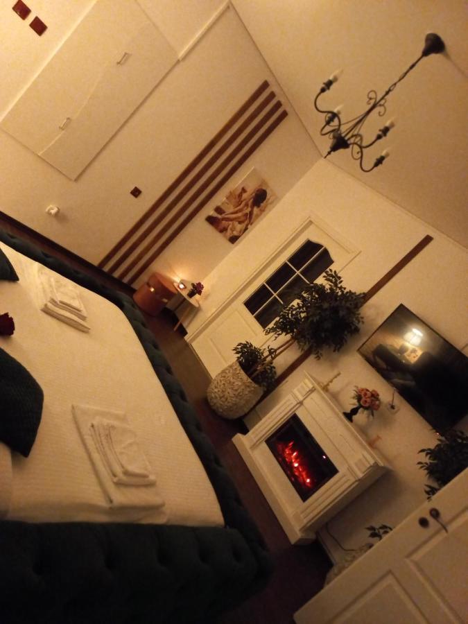 Casa Maria Roses Hotell Rîşnov Eksteriør bilde