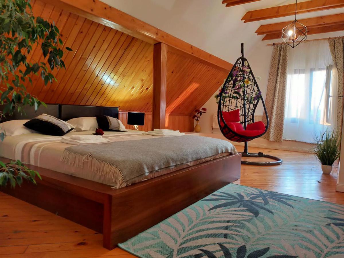 Casa Maria Roses Hotell Rîşnov Eksteriør bilde